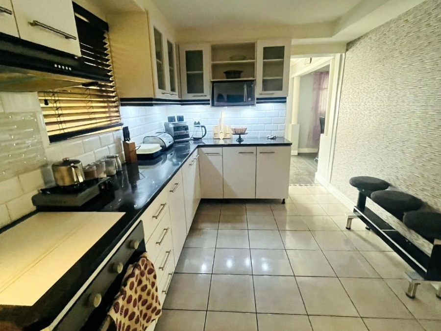 4 Bedroom Property for Sale in The Hague Western Cape